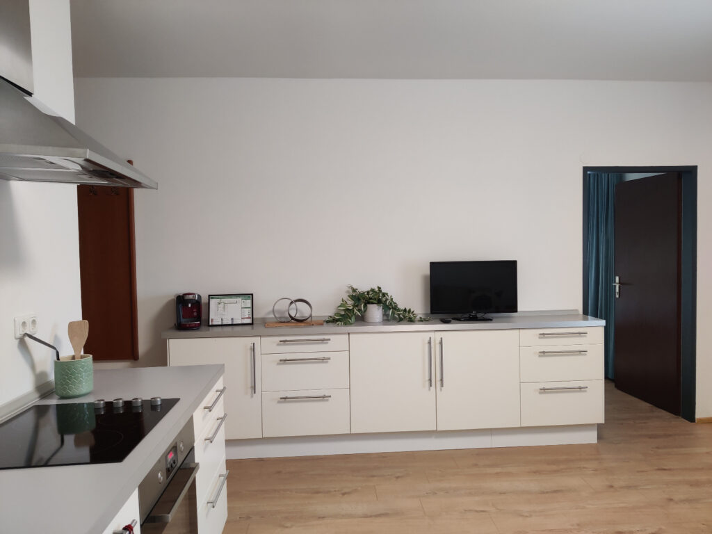 neuhot about carousel 4